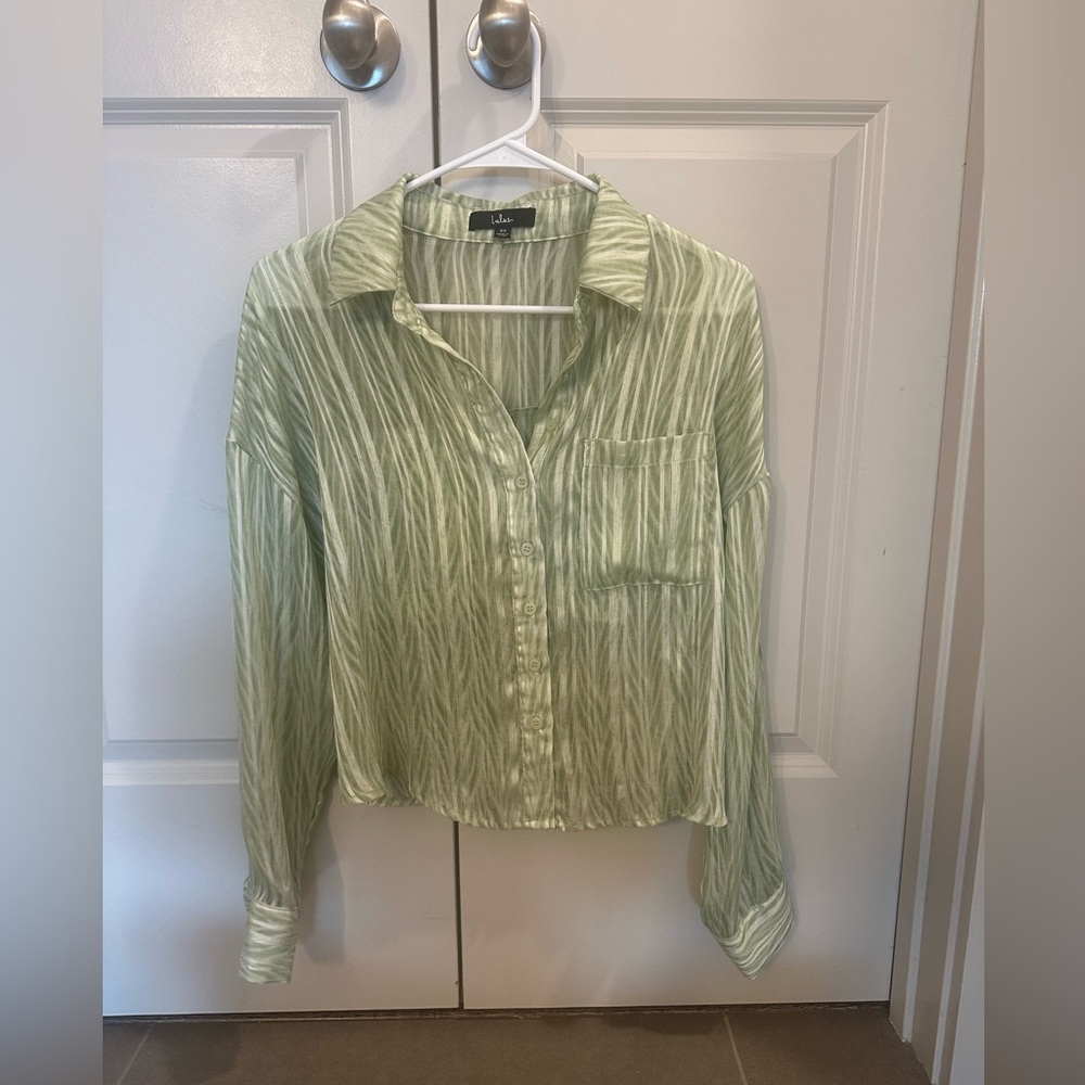 Lulu’s Green 2 piece blouse set with button down top and matching crop top